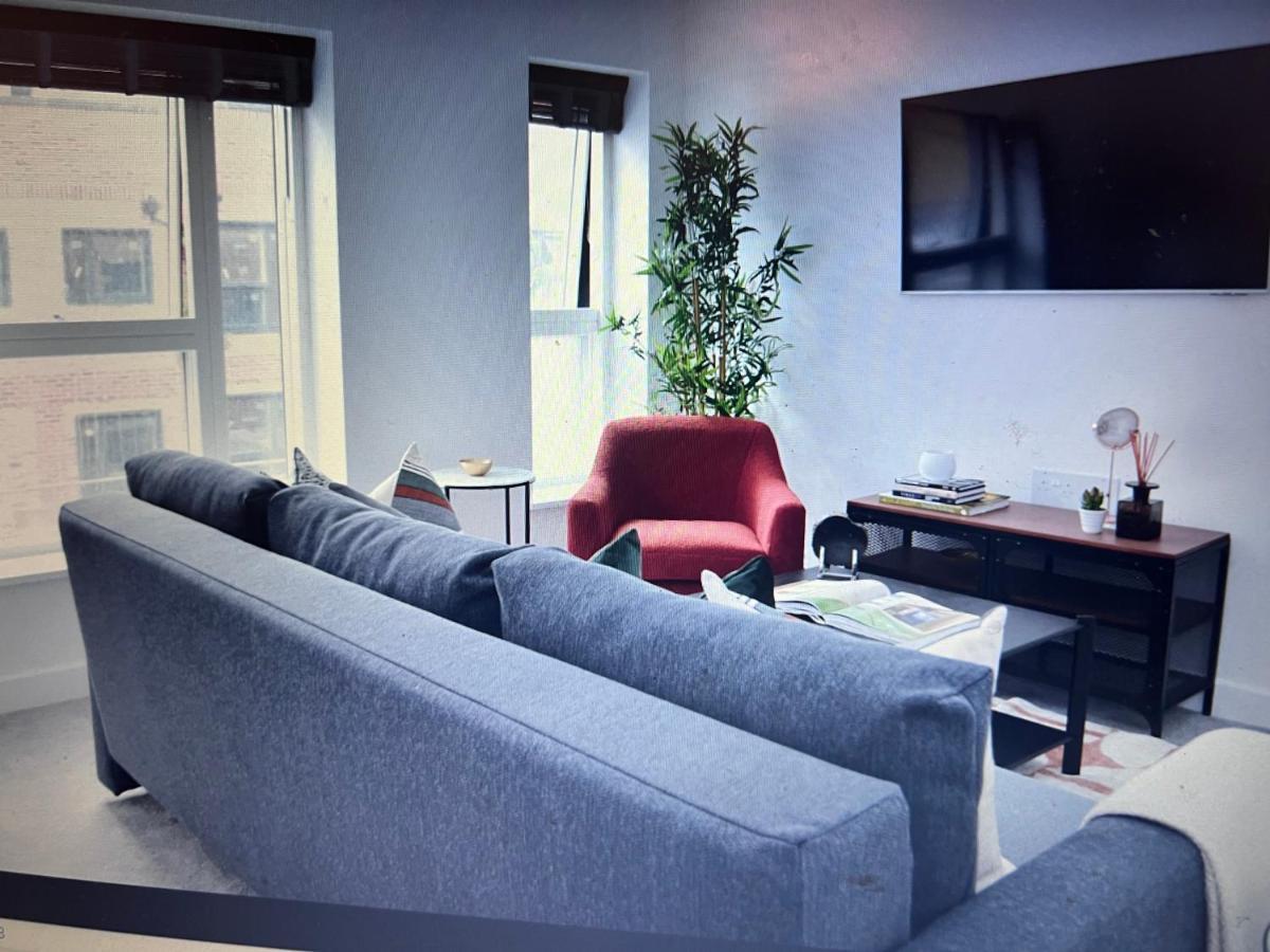 4-Level Luxury 2 Bedroom House Sleeps 6, Rooftop, Harry P & Free Parking Watford  Exterior foto