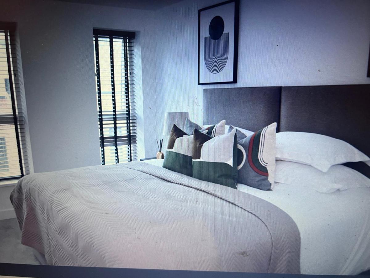 4-Level Luxury 2 Bedroom House Sleeps 6, Rooftop, Harry P & Free Parking Watford  Exterior foto