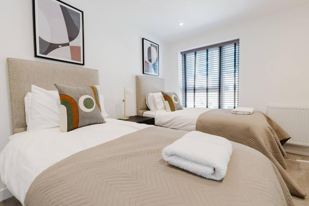 4-Level Luxury 2 Bedroom House Sleeps 6, Rooftop, Harry P & Free Parking Watford  Exterior foto
